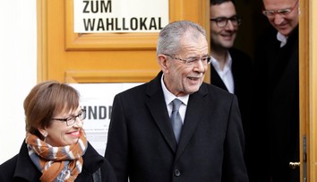 Podľa odhadov vyhral Van der Bellen, Hofer priznal porážku