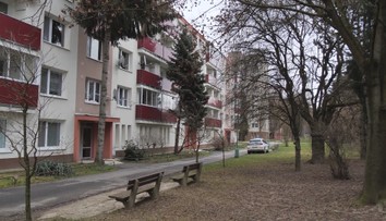 Muž, ktorého našli dobodaného v byte v Novej Dubnici bol z Ukrajiny, polícia zadržala dve osoby