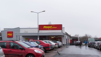 Známy reťazec spustil kontroverznú súťaž. Za nákup potravín môžete vyhrať silikóny