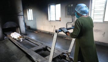 VIDEO: Muž sa tesne pred kremáciou prebral k životu. V nemocnici sa ani nepresvedčili, či je mŕtvy