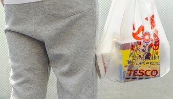 Koniec nákupov v pyžame! Tesco zakročí proti zákazníkom