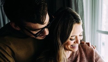 Herečka a speváčka porodila dievčatko. Dostalo až tri mená!