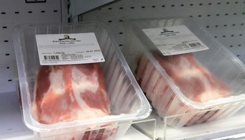 Slovenská bravčovina ťahá za kratší koniec. Mäso zo zahraničia je lacnejšie a v obchodoch je ho viac