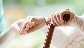 V ústave sa upraví odchod do dôchodku, zavedie sa rodičovský bonus