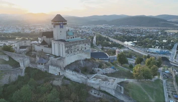 Z ruiny je nová atrakcia. Trenčiansky hrad obnovil stáročnú stavbu