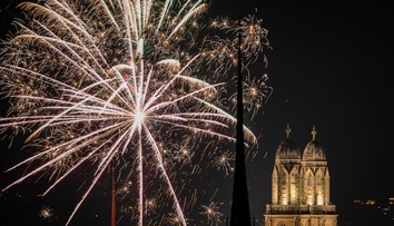 Úmrtia, požiare aj výtržníctvo. Státisíce ľudí vo svete vítalo rok 2026, niekde boli oslavy búrlivé