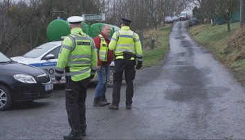 Nielen únos, ale aj pokus o vraždu. Česká polícia obvinila muža, ktorý na chate väznil chlapca