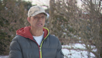 S rodinou býva v ubytovni, roky si márne hľadá prácu. Problém vidí v tom, ako vyzerá