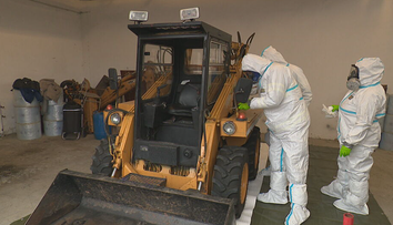 Prvá tretina sa skončila. Dekontaminovali vozidlo, s ktorým odstraňovali nebezpečné látky z Chemka Strážske