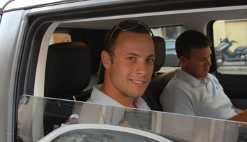 Pistorius si po prepustení z väzenia našiel novú lásku. Jej podoba so zastrelenou Steenkampovou je až desivá