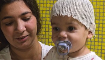 Mladík, ktorý nožom zaútočil na dvojročného synovca, sa pýta na slobodu. Tvrdí, že si nič nepamätá