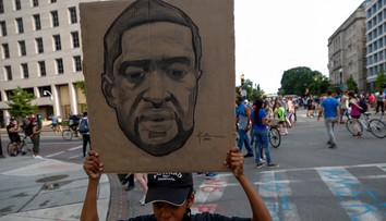 Na kauciu prepustili jedného z policajtov, ktorí zatýkali Floyda