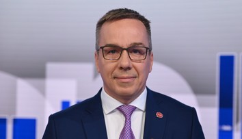 Erik Tomáš v Na telo sľúbil, že Hlas predloží vláde zmrazenie paušálnych náhrad ministrov