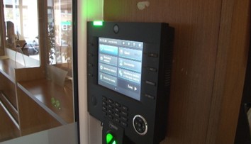 Do práce nechodil, no dochádzku mal riadne zaevidovanú