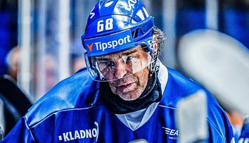 Jágr si bude musieť na súťažnú premiéru v ročníku počkať. Jeho nečakaná absencia mala jasný dôvod