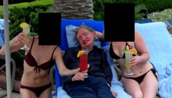 Fotografia Hawkinga na Epsteinovom ostrove prispela k šíreniu divokých teórií. Vysvetlenie je však banálne