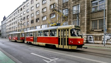 VIDEO: Láskavý skutok vodičky električky. Nemala srdce vyhodiť ženu bez domova do zimy