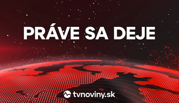 Vážna zrážka policajného a osobného auta. Cesta je úplne uzavretá