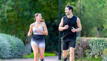 Cvičiť nalačno alebo až po raňajkách? Odborníci vysvetlili, čo naozaj pomáha schudnúť