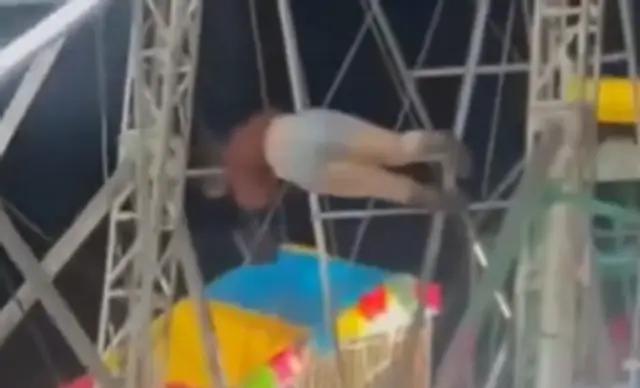 Žena vypadla z kolotoča.