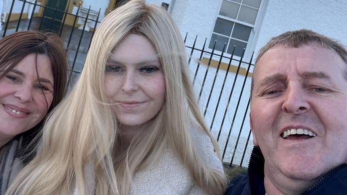 Bola príliš mladá, lekári príznaky zľahčovali. Isla (†17) neskôr zomrela na rakovinu prsníka