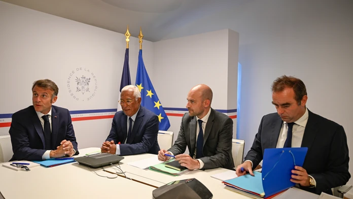 Videokonferencia pred stretnutím s Putinom: Macron s Merzom predstavili Trumpovi európsku víziu