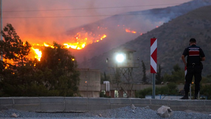 Požiar blízko tureckej elektrárne pri meste Milas.