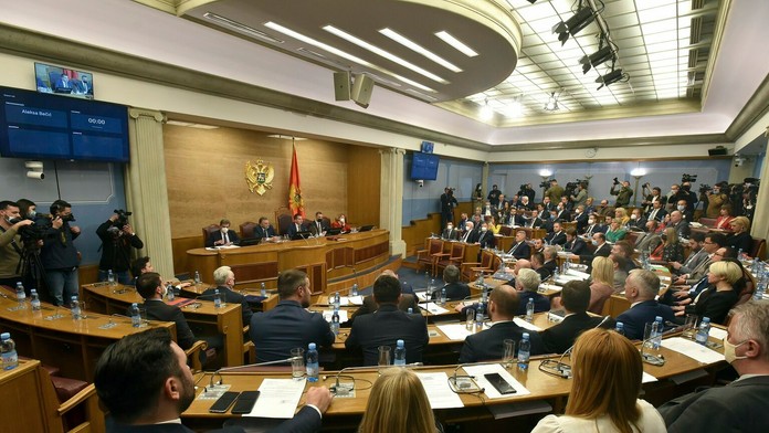 Čiernohorská vláda padla v piatok večer po tom, čo jej parlament v hlasovaní vyslovil nedôveru.