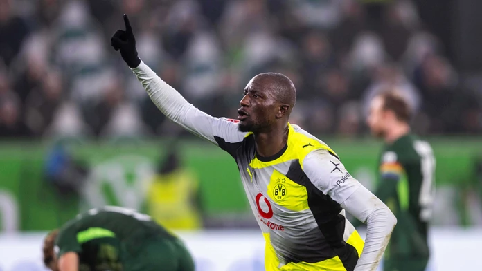 Bundesliga: Vavrov Wolfsburg podľahol favoritovi a je tesne nad pásmom zostupu. Dortmund natiahol sériu