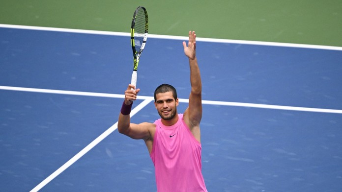 Očakávané semifinále drámu neprinieslo. Alcaraz si zahrá v New Yorku o ďalší grandslamový titul