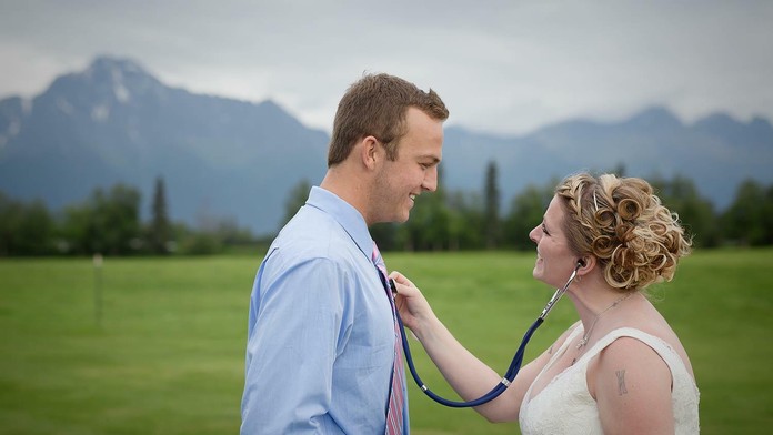 Najkrajší dar od snúbenca. Nevesta opäť počula biť srdce svojho mŕtveho syna