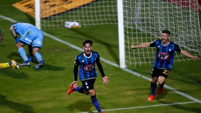 VIDEO: Futbalista skolaboval priamo na ihrisku, zápas predčasne ukončili. Spoluhráči sa neubránili slzám