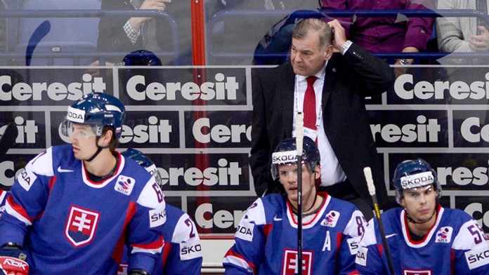 Na našej striedačke tréner Vůjtek, Záborský, Kopecký, Bližňák