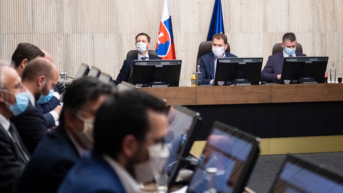 Cukrar zbankrotuje KOMPLET.jpg_bez_watermarku_1.jpg