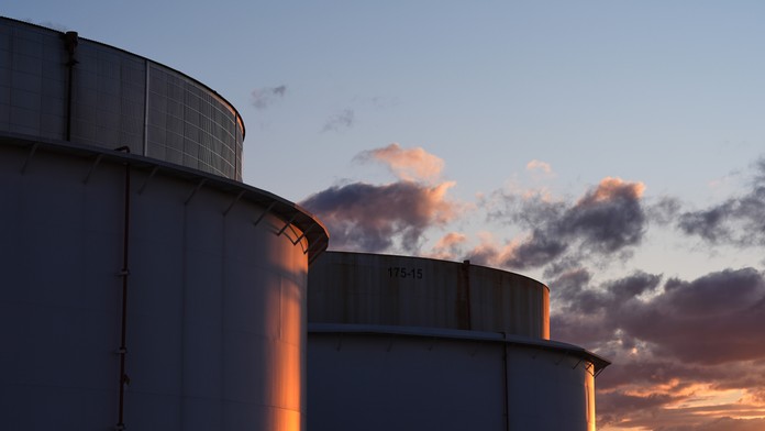 Zásobníky ropy (ilustračná snímka)