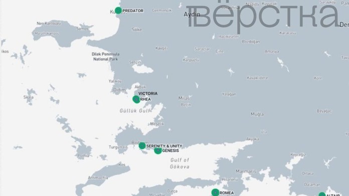 Nezvyčajná koncentrácia jácht ruských oligarchov. Všetky kotvia neďaleko luxusného plavidla spájaného s Putinom