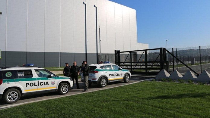 Haly v nitrianskom Jaguári prehľadávala polícia aj so psom.