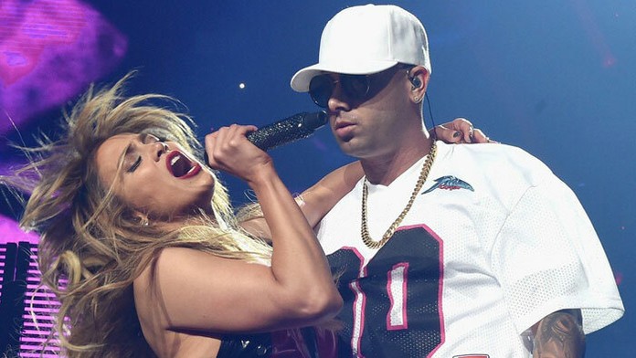 Jennifer Lopez sa počas koncertu odviazala