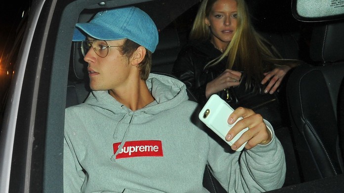 Bieber na rande s trojnásobnou matkou. Bradavky ukázala celému svetu