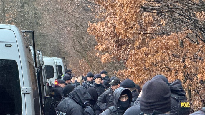 Pátranie po vrahovi, ktorý v Klánoviciach zabil muža a dieťa v kočíku.