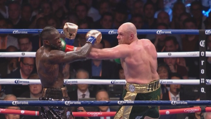 Vydarený úder Tysona Furyho v zápase proti Deontayovi Wilderovi.