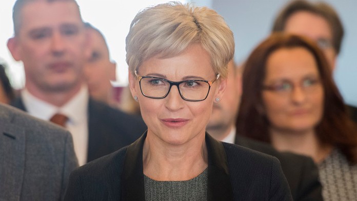 Hráči Frankfurtu oslavujú gól v EL na pôde Arsenalu.