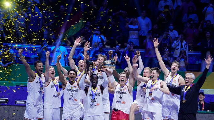 Nemci sa prvýkrát v histórii stali majstrami sveta v basketbale. Tréner Srbska zažil špecifické finále
