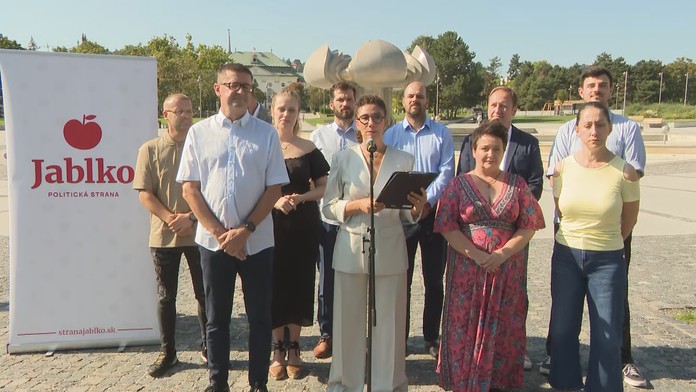 Strana Jablko z kandidátky Demokratov neodstúpi. Ďuriš Nicholsonová verí, že majú šancu na parlament