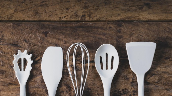 Hrozia zdravotné problémy. Pozor na bežnú kuchynskú pomôcku