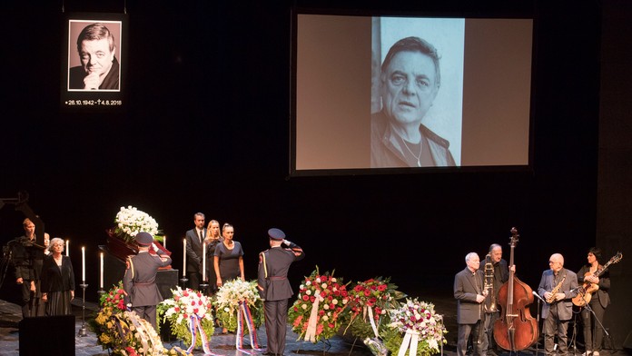 Posledná rozlúčka s legendárnym hercom Stanom Dančiakom.