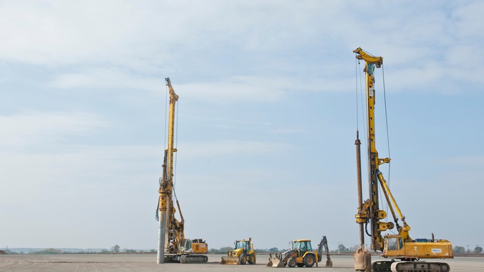 Začiatok výstavby logistického centra.