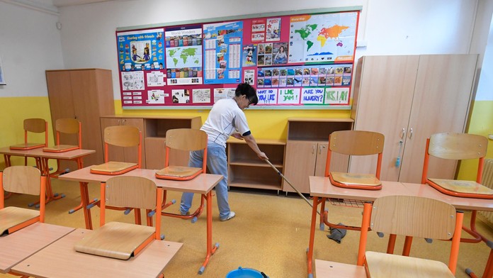 1902_Oteckovia_19_02_r20e28_P30_dnes_17_55__12___Voyo.mp4