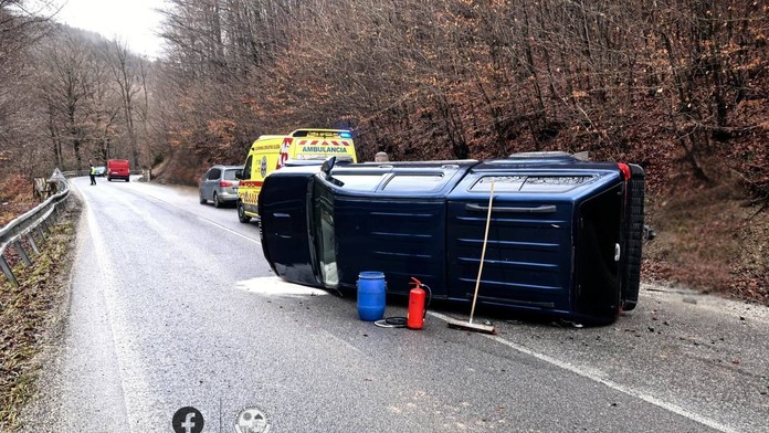 Dopravná nehoda pri Prievidzi. Zasahovali všetky záchranné zložky
