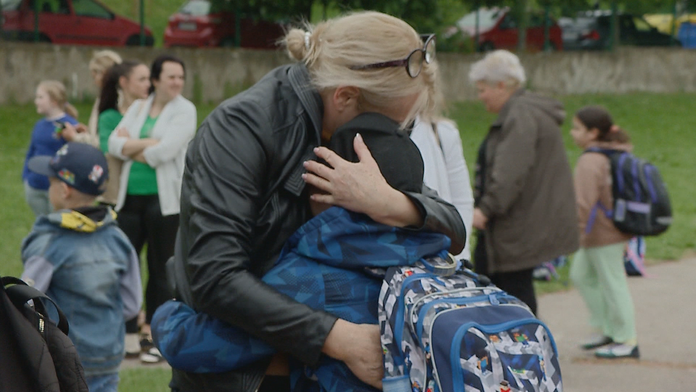 Na snímke vystrašené deti